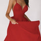 Elegantes Kleid mit V-Ausschnitt und Trägern